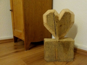 Herz aus rustikalem Holz
