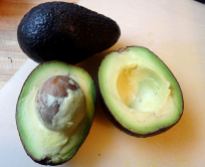 Aufgeschnittene Avocado: sie sollte nicht braun sein!